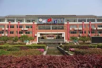 这个美丽的“少年”寻找18位德才兼备的名师，你敢来试试吗？| 招聘