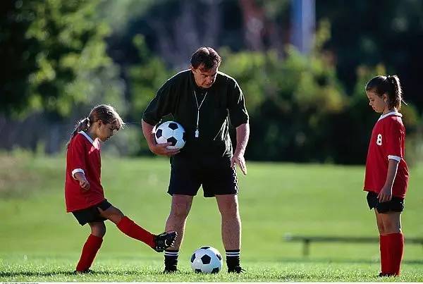 成为优秀教练必备的四件事,成为一个合格的足球教练