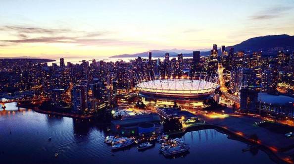 逃离30℃！像当地人一样逛加拿大，打冰球、冲浪、住冰雕旅店、狂吃海鲜...letsgo！