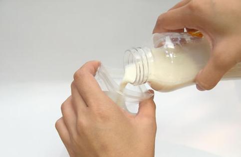 宝宝长牙齿把母乳咬了,宝宝长了四颗牙喂奶老是被咬