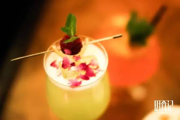 黑夜是孤独的寂静的,夜是孤独的也是美好的