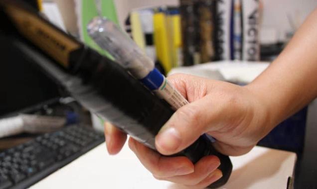 羽毛球握拍需要握到锥盖吗,羽毛球握拍方法和发力