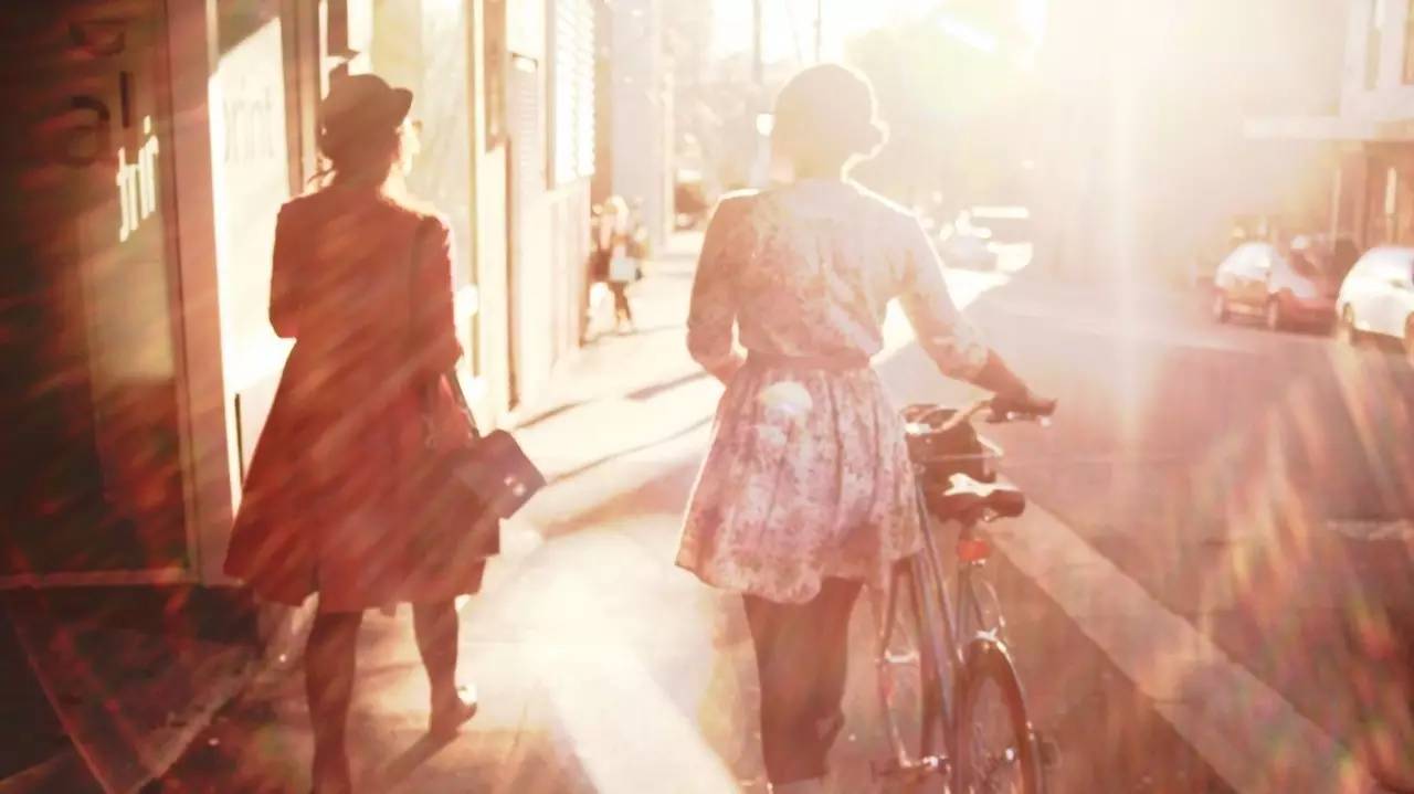 我在暴雨中和陌生女孩开了间房|青音朋友圈