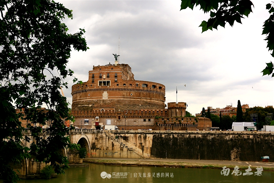 跟随罗马假日邂逅电影中的场景,从头到尾看罗马假日电影