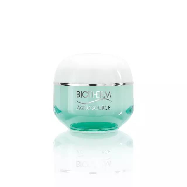 教你妆｜看看男装周男模们的脸，你还好意思不护肤？送茱莉蔻～