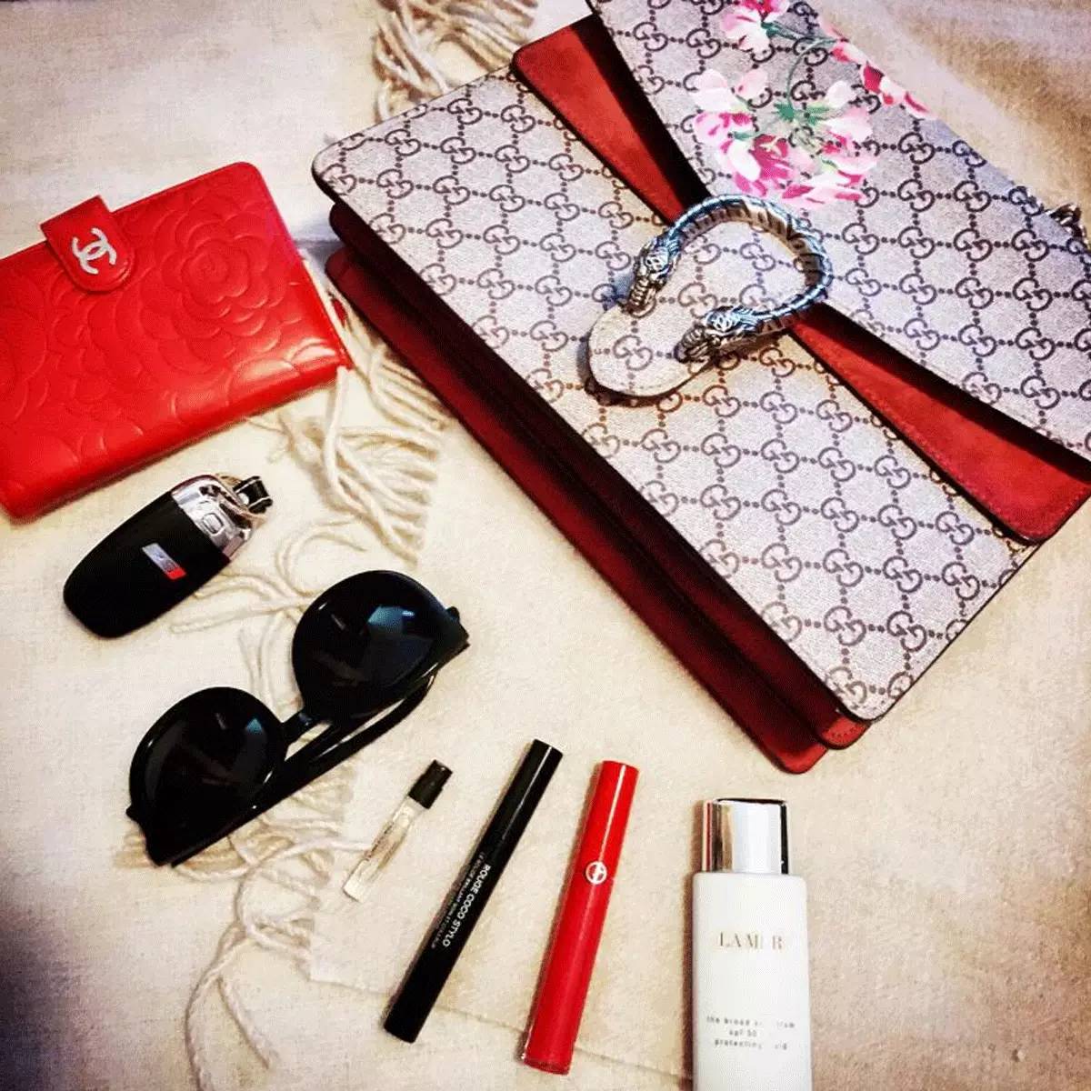 粉丝寄来的包,粉丝寄来了一箱包包