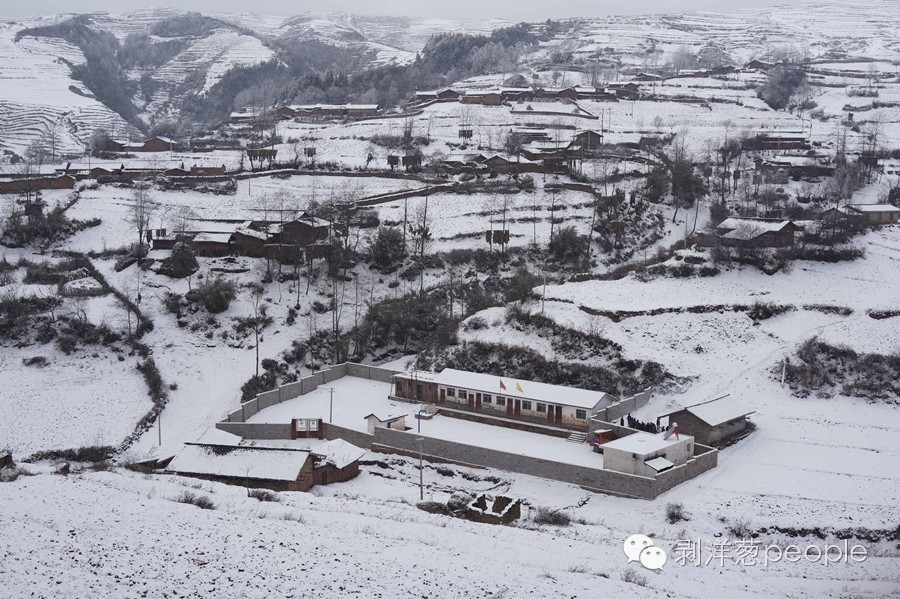 四川凉山大山里的孩子纯图片,大凉山村娃的励志故事