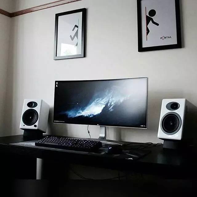 设计师办公桌VS普通人的办公桌，我方了