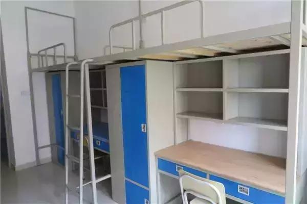 璧勮灞变笢,鎴戝湪灞卞ぇ绛変綘