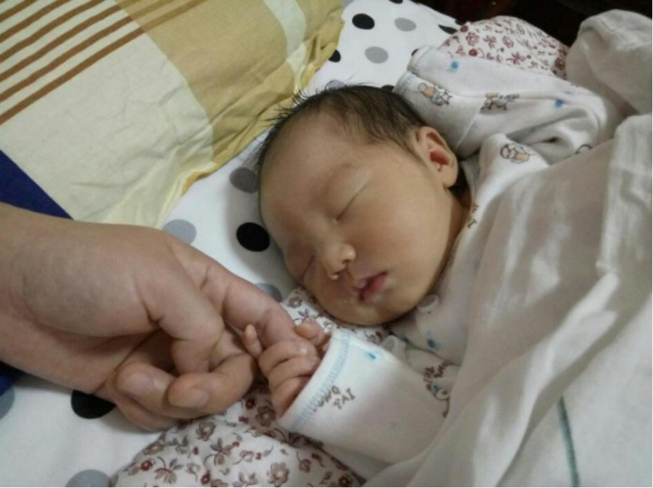 宝宝感染轮状病毒拉脱水了怎么办,宝宝感染轮状病毒腹泻怎么办