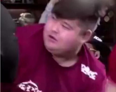 中国小伙掰手腕惊呆外国人,韩国人掰手腕击打中国人