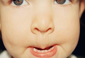 宝宝感冒流鼻涕一招教你解决,5个月婴幼儿感冒流清鼻涕小妙招