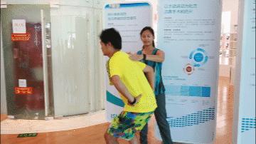 如果你的跑姿是这样的，小心你的膝盖｜三分钟课堂