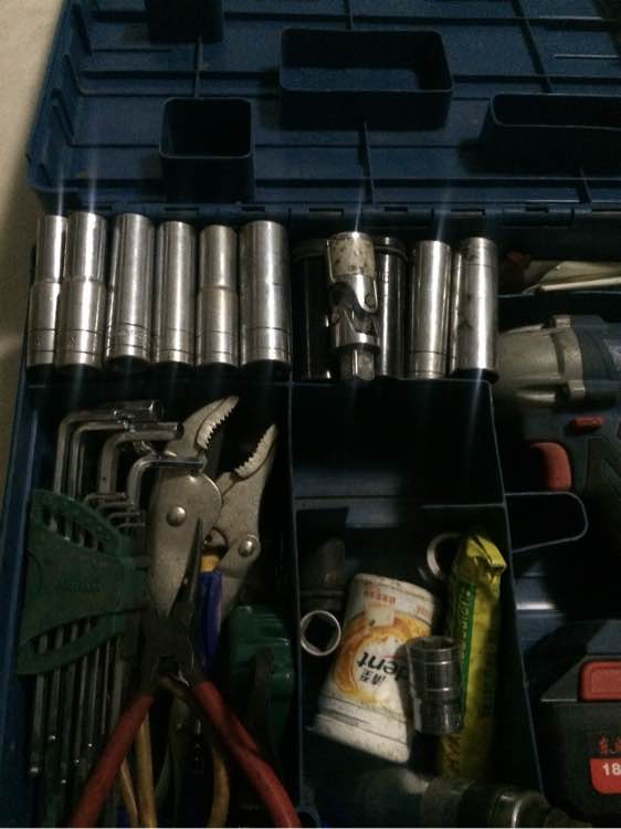 骑着摩托车去野钓,骑电动摩托车去钓鱼