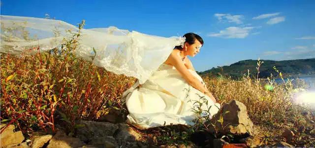 云南旅拍婚纱照推荐哪家最好,云南丽江拍婚纱照一套多少钱