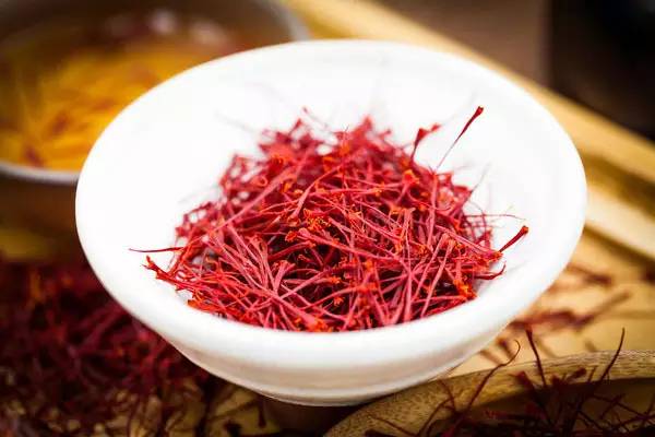 藏红花花朵真假区别图,藏红花压扁真假辨别视频