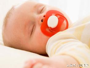 宝宝睡觉要含着东西睡怎么办,宝宝睡觉必须含着手指才能睡着