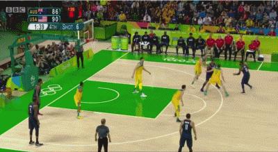 安东尼替补出场纽约球迷起立,安东尼疯狂救球