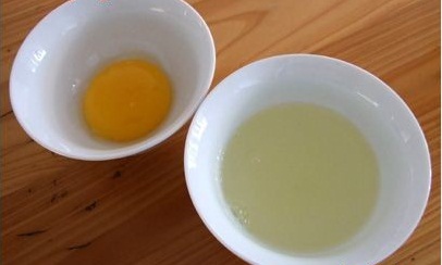 蛋清加什么祛痘印,每天早上轻轻涂抹这东西巧妙祛痘