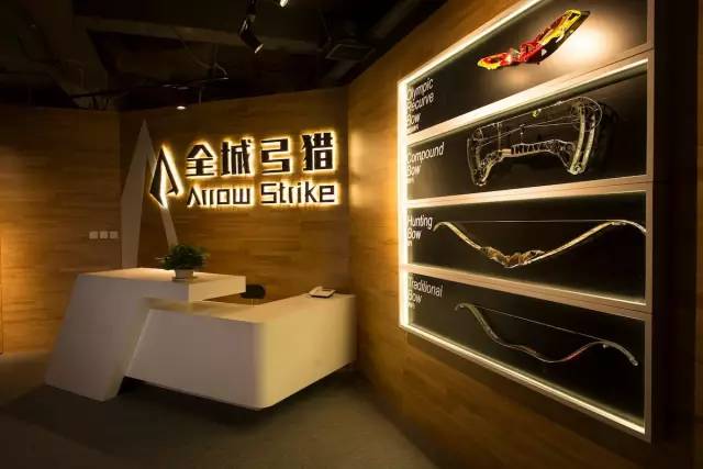 周末跟朋友喝点酒吃烧烤,周末聚会喝酒撸串