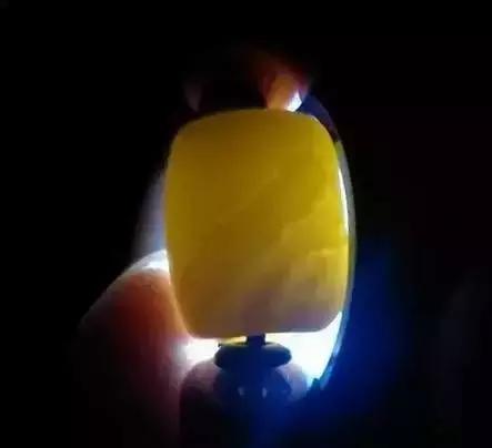 蜜蜡的保养与鉴别方法视频教程,鉴别蜜蜡的紫光灯365和395区别