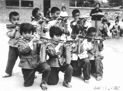 没争到主角，趁演出打了主演，观众叫好，主角感激