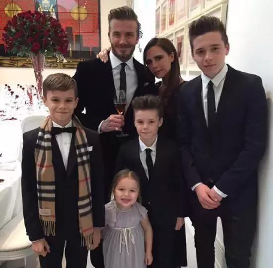 踢足球的男人适合谈恋爱吗,为什么要跟踢足球的男生谈恋爱