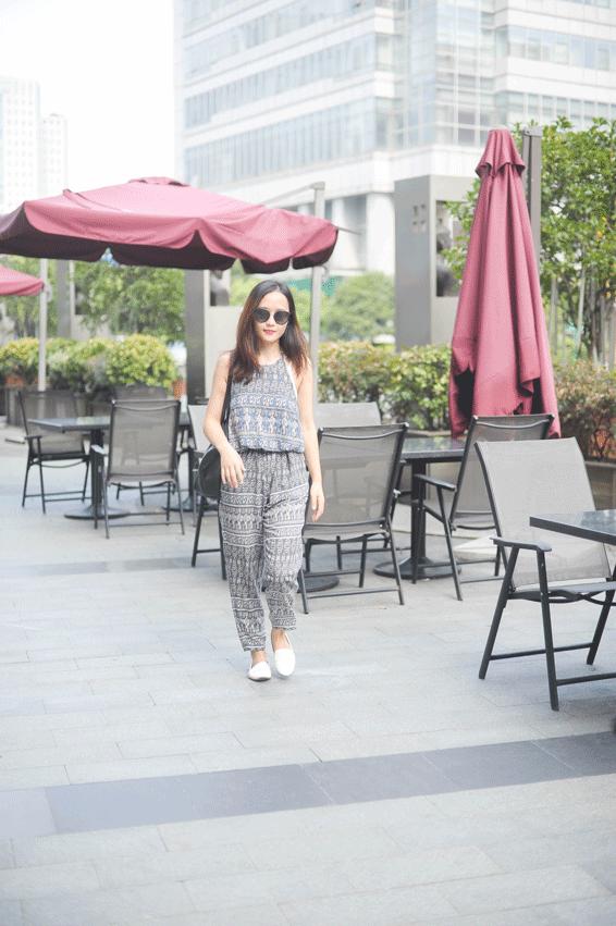 街拍||夏天必备的印花连衣裙，如何穿出仙气高境界