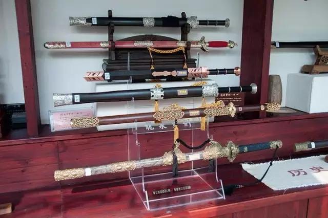 浙江龙泉顶级宝剑,龙泉剑唐代刀剑文化的精髓