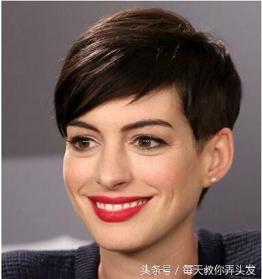 适合头发少的短发中年女性,脸小的好打理的中年女士短发