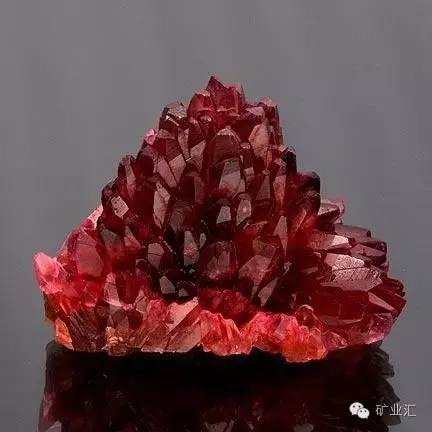 菱镁矿和菱锰矿,菱锰矿矿石图片