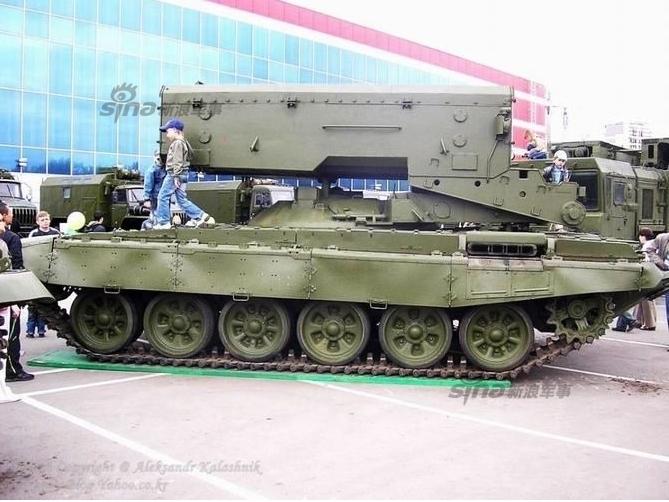 俄罗斯火箭炮超级威力,俄军60秒摧毁乌军坦克