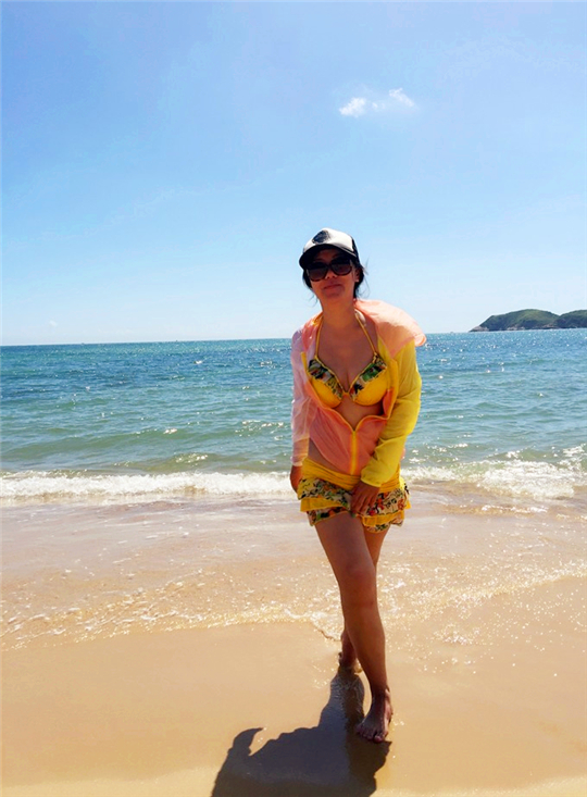 三亚旅行结婚纪念日,小两口结婚纪念日在家过二人世界