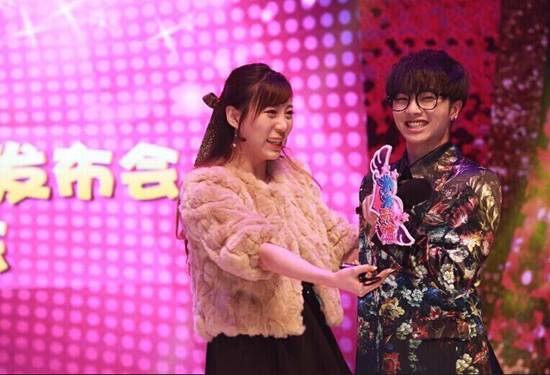 粉丝送华晨宇生日礼物排第几,粉丝送华晨宇豪车视频