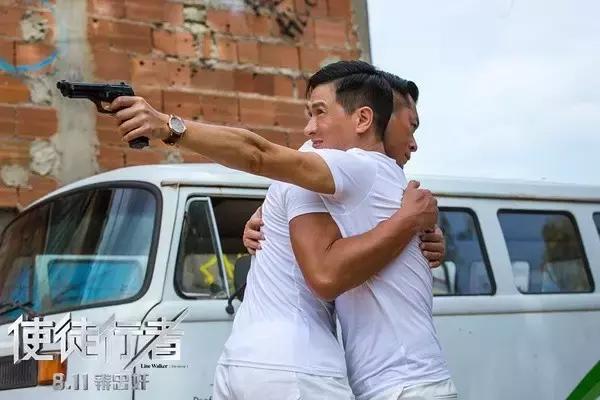 以使徒之名，假装*底卧**；以港片粉丝之名，假装点赞