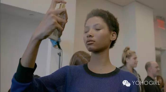 这么热的天,我宁愿*光脱**也不要脱妆~