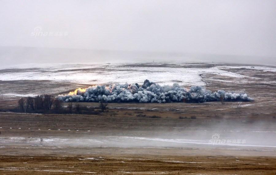 俄罗斯火箭炮超级威力,俄军60秒摧毁乌军坦克