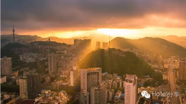 贵阳亨特索菲特酒店旁高楼,贵阳索菲特亨特酒店