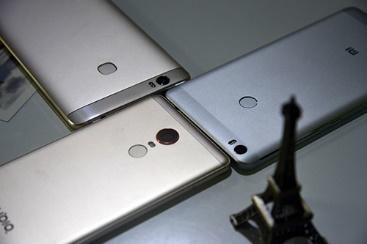 手机把手指压弯,手机屏幕压坏碎了怎么办