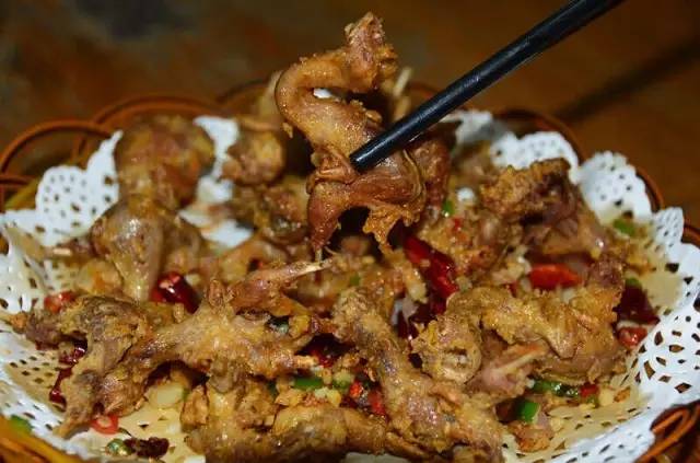 唔使搵啦！人均40元连电视台著名主持人都Hold唔住过来搵食