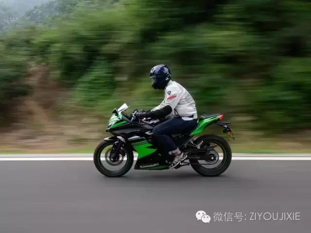 2017款ninja250和18款,ninja250排气四缸对比r6