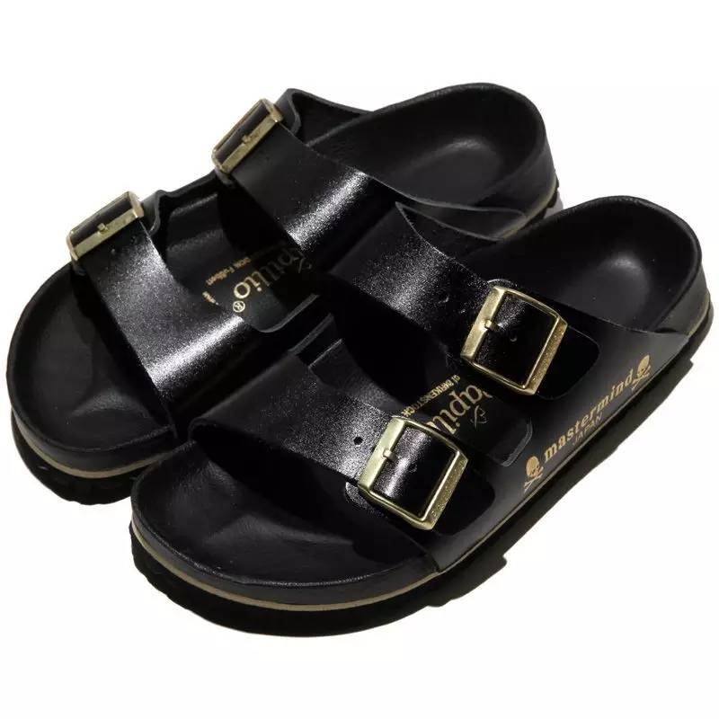 无语！这么丑的拖鞋，凭啥在时尚圈吃香？