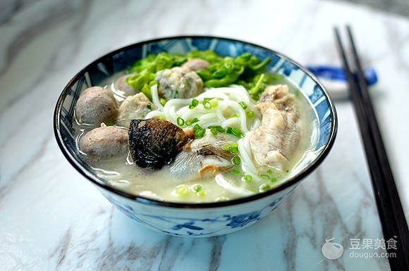 清淡牛肉米粉,爱嗦爆辣螺蛳粉