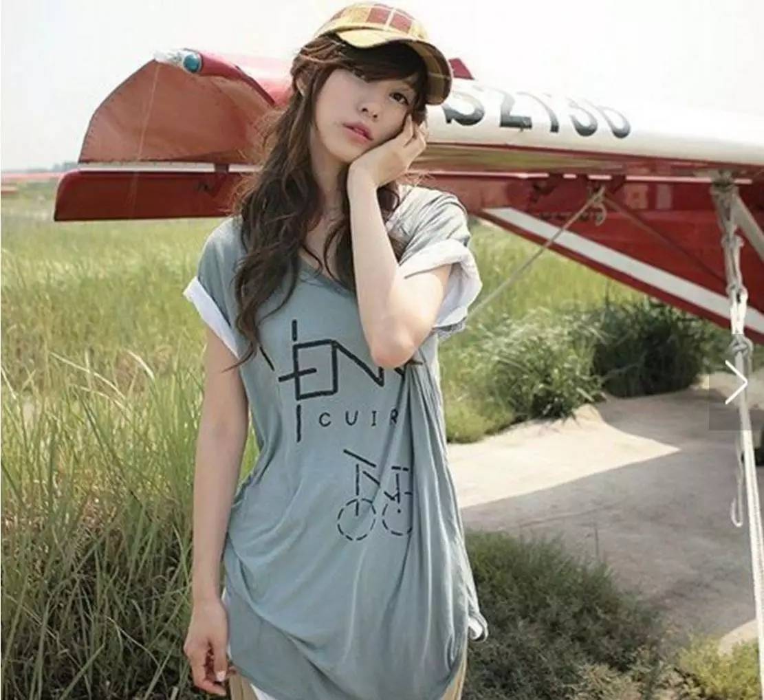 听说~~~~足球场和女神很配哦