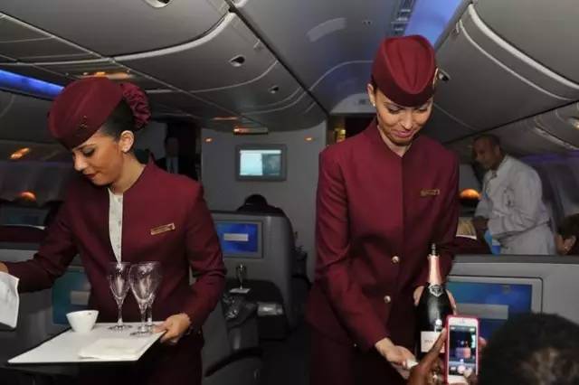 喝垮航空公司，那些坐飞机头等舱的人，他们都喝什么酒呢？