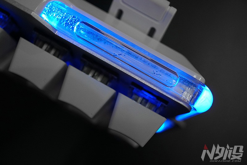 键盘也玩水冷?达尔优水耀EK815机械键盘拆解评测