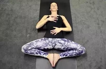 瑜伽让您的卵巢得到放松