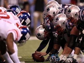 英式橄榄球二打一战术,英式橄榄球和美式橄榄球哪个更早