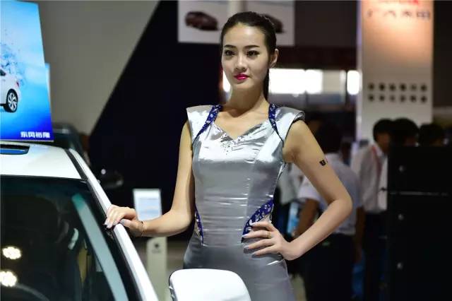 在兰州看车展怎么能错过这些如花似玉的车模呢？