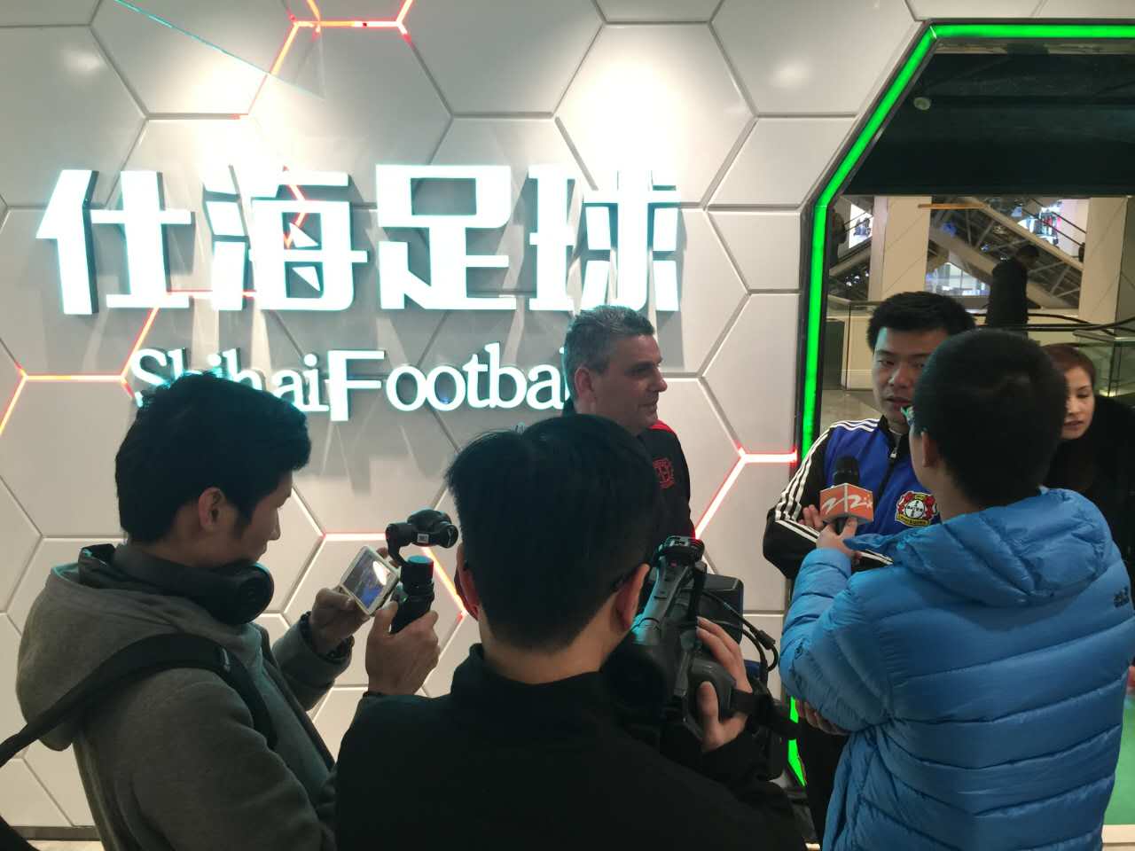 牵手杭州仕海足球，恒圣体育布局浙*青江**训